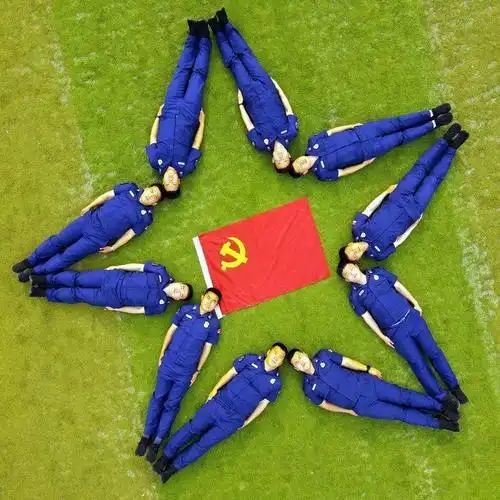 铁岭市凡河新区消防救援大队开展"我与党旗合个影"摄影活动