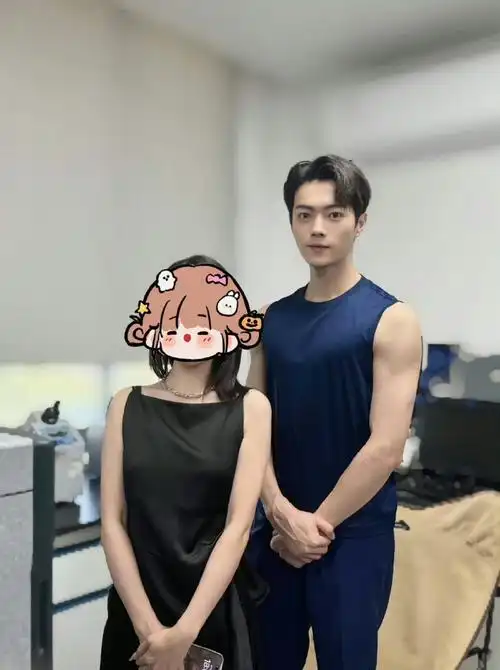 许凯火场追凶合照