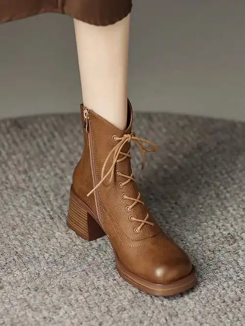 分享一双复古短靴小众不撞款#短靴  #最百搭的鞋  #马丁靴推荐  #靴子