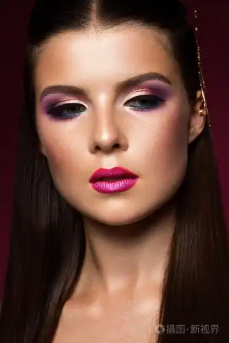 美丽的女人脸画像.漂亮的模特完美的新鲜清洁皮肤的女孩