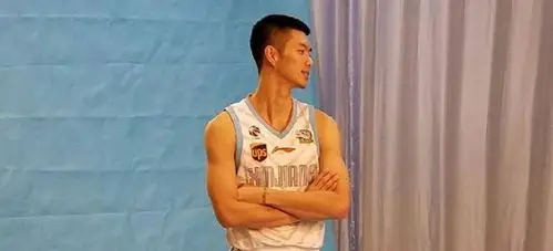 王子瑞晒定妆照:迎接新的赛季