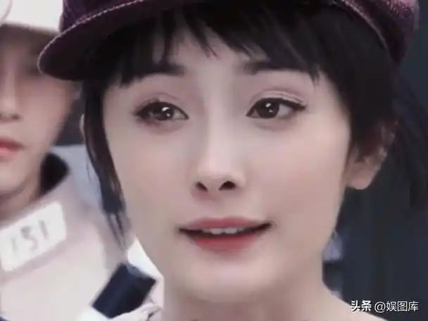 杨幂刚出道时到底有多美?看完齐刘海旧照后,整没整容一目了然