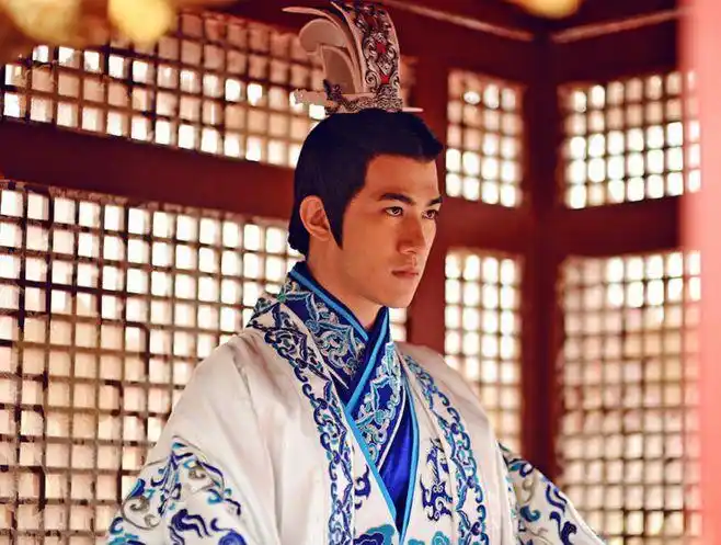 身穿锦衣头戴玉冠的古装男神 网评最帅的都在这儿了!-兴趣部落