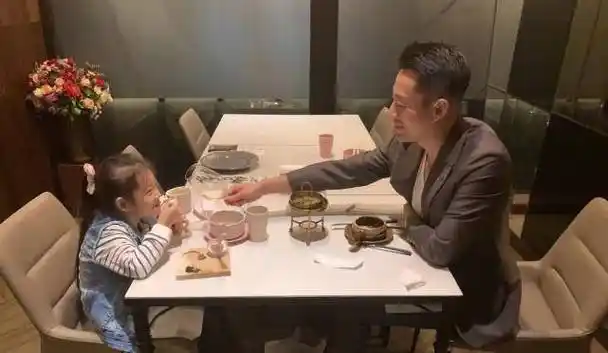 大s承认再婚国外男歌手,男方:我们结婚了,想和20年前相爱的女人延续