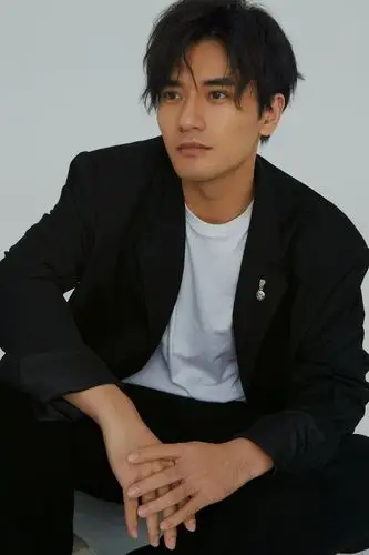 郑凯最新写真 极简风化身超a绅士