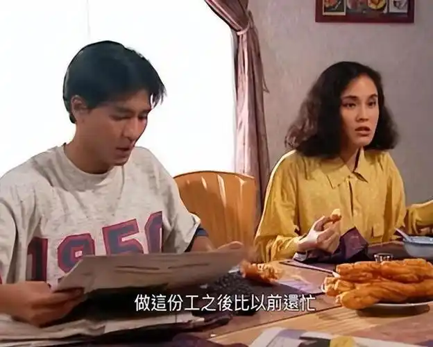 在电影《亲恩情未了》中,李影与郑秀文和钟汉良携手合作,扮演了两名