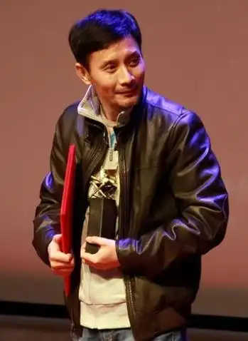 回顾演员田小洁从工人到演员娶女神江珊为妻爱情事业双丰收