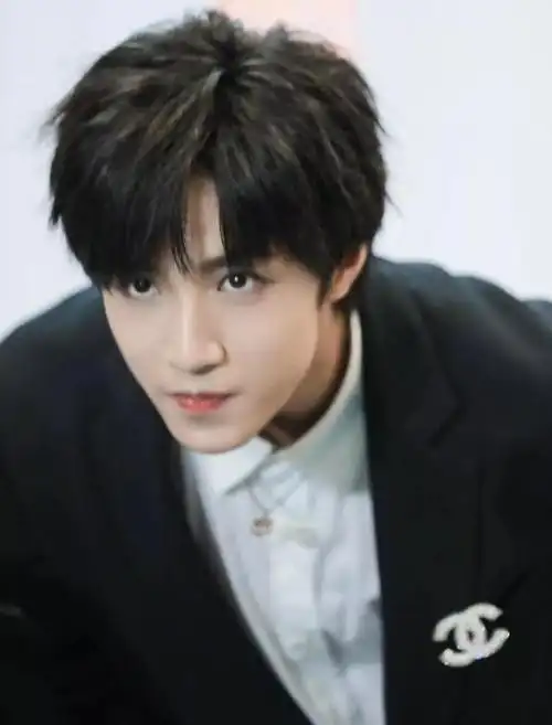 刘耀文电脑壁纸,刘耀文背景图(刘耀文头像壁纸背景图)