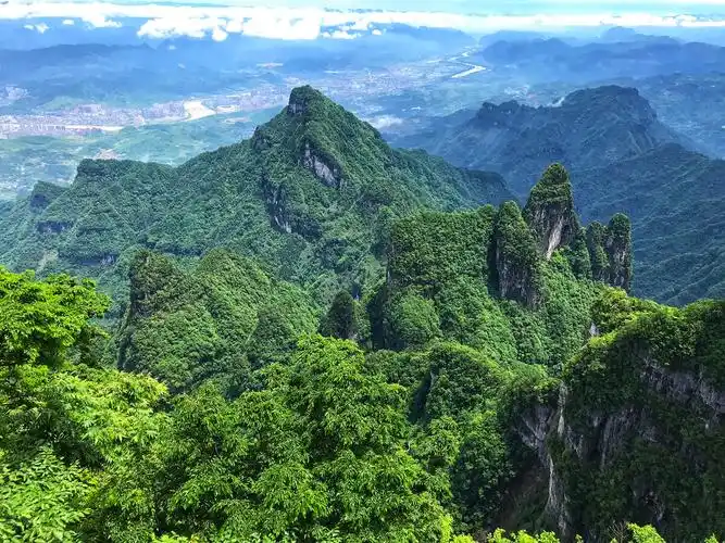 天门山风景秀丽好久没有拍风景照真实的景比照片好看哈哈