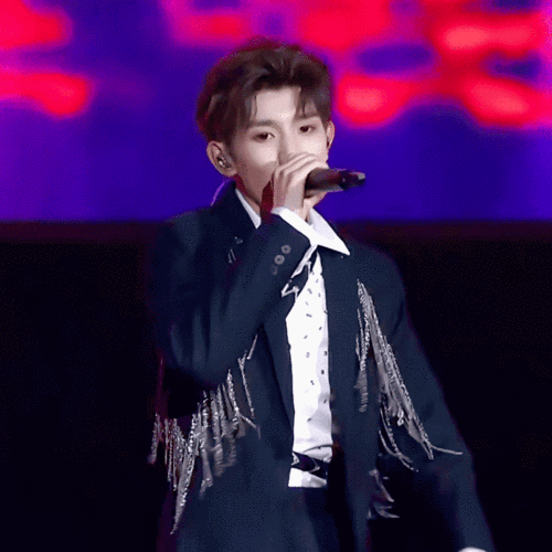 王源今年的无修动态颜值已经是这样的了