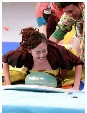 陈乔恩被逼脱胸罩算什么!这些湾湾的综艺节目镜头才是真的"污"_网易订