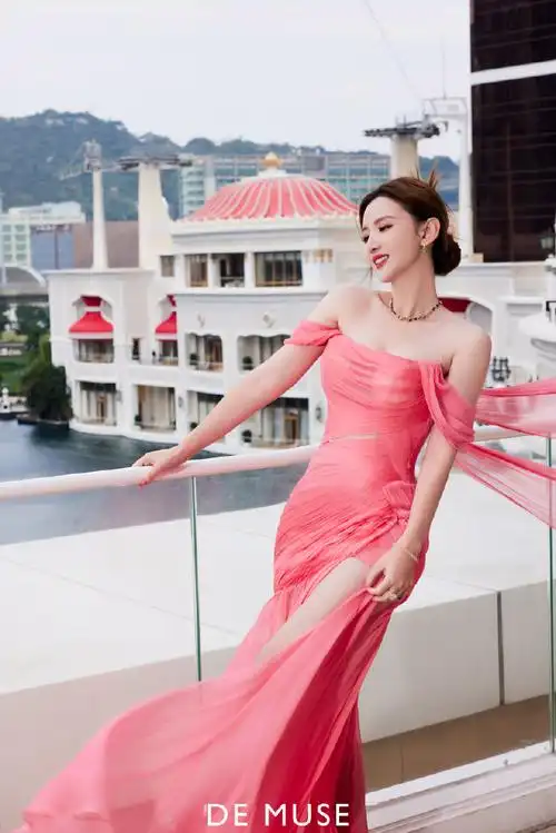 #张萌静谧优雅时刻大片#