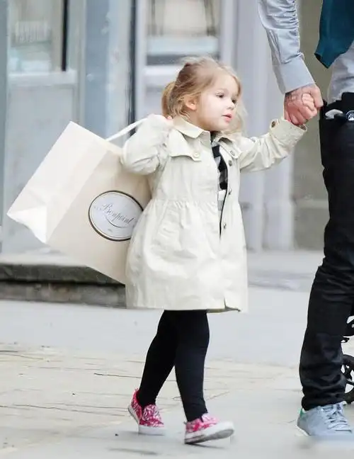 贝克汉姆家的团宠小七长大了 蜕变成时尚名媛插图8