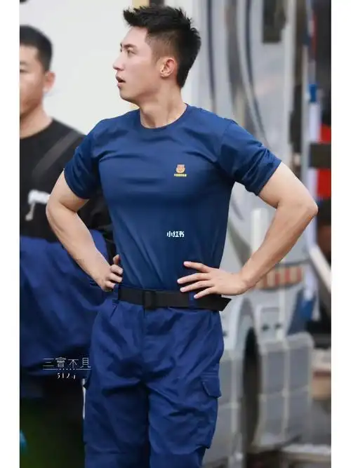 晚上看点好东西 老公的胸肌馋死谁了cr logo#黄景瑜  #他从火光中走来