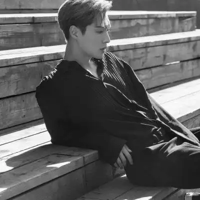 张艺兴帅气头像