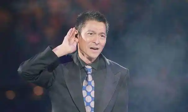 原创20年前刘德华为他伴唱的智障儿舟舟上过春晚后过得怎么样