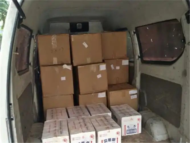 5座面包车到底能不能拉货?交警:看清这3点,你爱拉不拉!