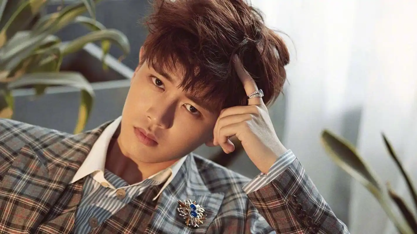 网爆当红一线小生离婚了,线索疑似任嘉伦,舆论发酵后工作室辟谣