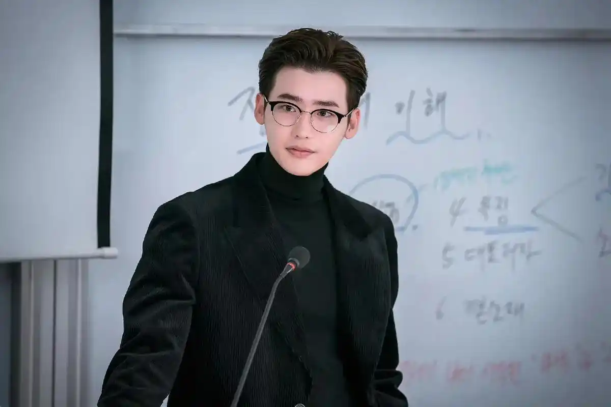 快乐的源泉  看帅哥#李钟硕高清壁纸 #李钟硕#颜值 #向全 - 抖音