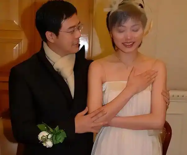 张延:嫁大5岁香港丈夫张锦程,婚后生一女,如今生活怎么样了?