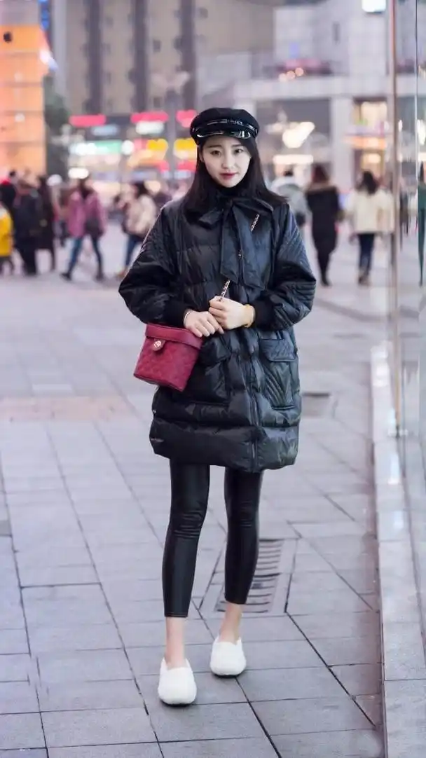 街拍:冬天街头的时髦穿搭,不拘泥于款式,伴你美美地过冬天