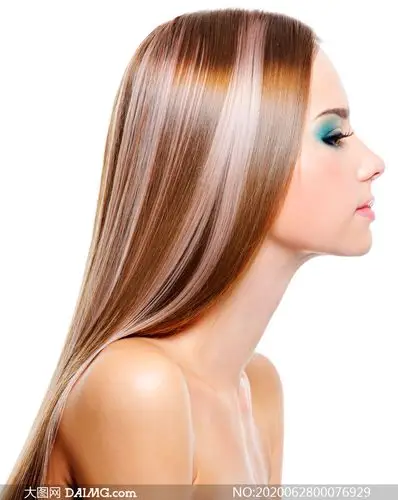 金色长发美女侧身摄影图片