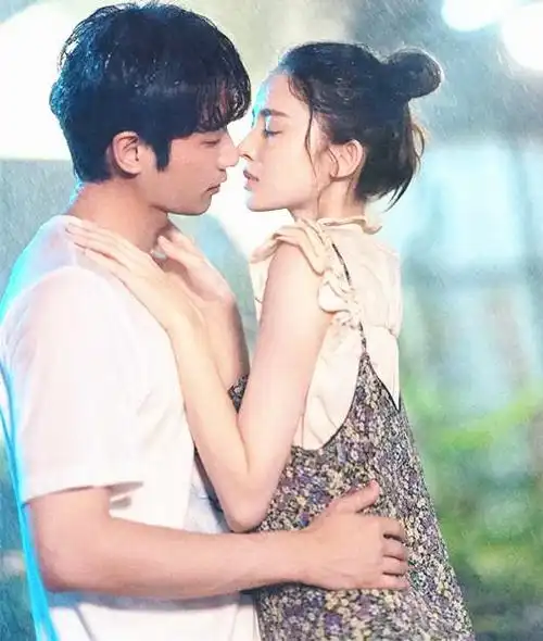 古力娜扎情人节发糖穿一袭红裙惊艳亮相刘以豪深情献礼