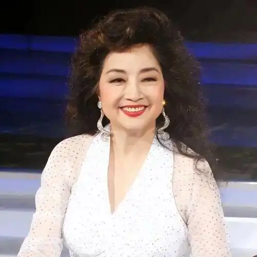 相信很多90后和00后都十分陌生,但是在70后,80后的心目中,她是"女神"