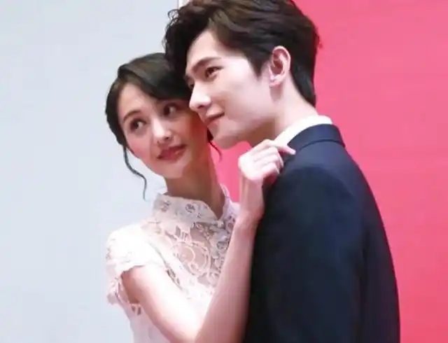 杨洋,郑爽羊城晚报9月29日讯今晚7:30,电视剧《微微一笑很倾城》将在