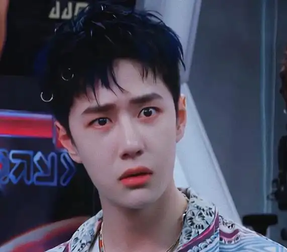 快来看王一博的不高兴不开心的表情包.宝宝真可爱委屈巴巴的