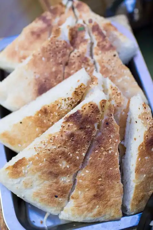 自带"王座"的烧烤店:凡人们,快来尝尝朕的味道