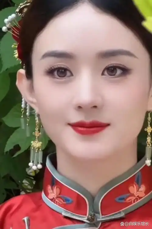 赵丽颖穿旗袍,忘穿高跟鞋,坐姿尽显女星体面.