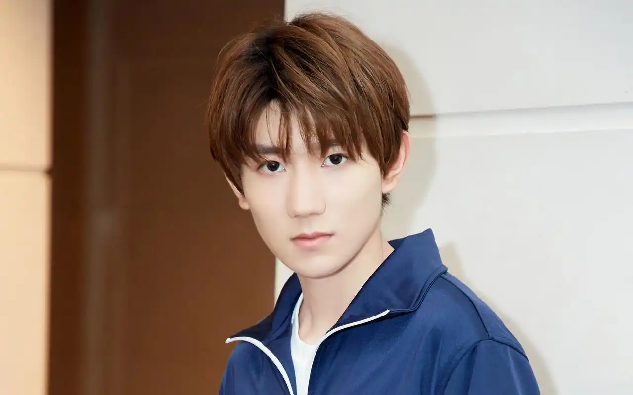 tfboys王源品牌代言帅气图片桌面壁纸