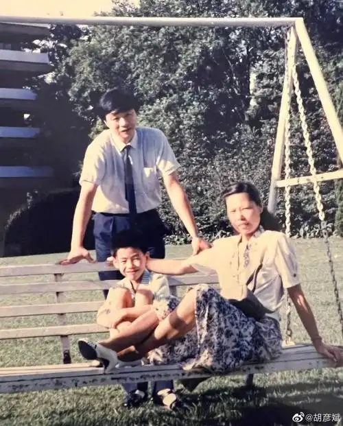 胡彦斌父亲母亲老照片他父亲怎么去世的