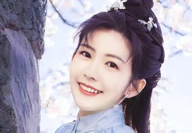 我的女主别太萌:赖美云露肩装扮很美,吴俊余装傻充愣可爱!