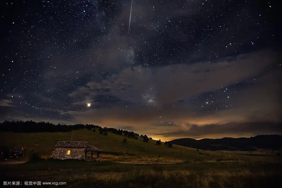 乡村上空的夜空