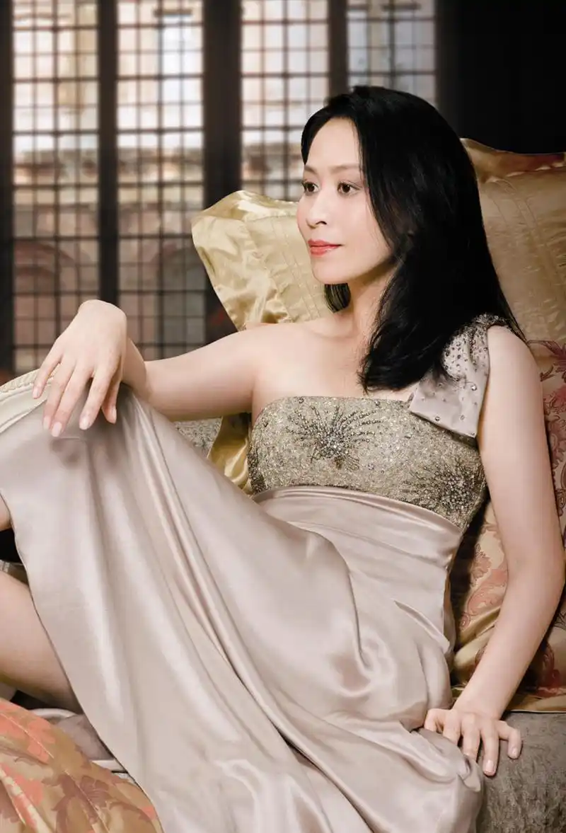 高清养眼美女大图--刘嘉玲