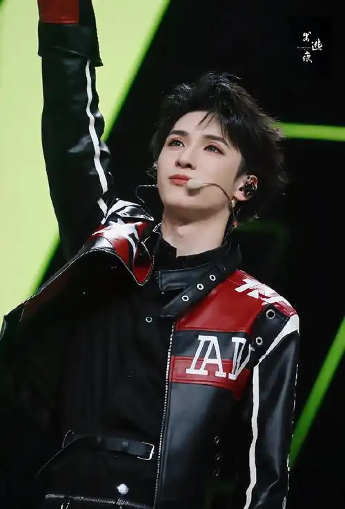 严浩翔 舞台风暴##和严浩翔点亮微博之夜