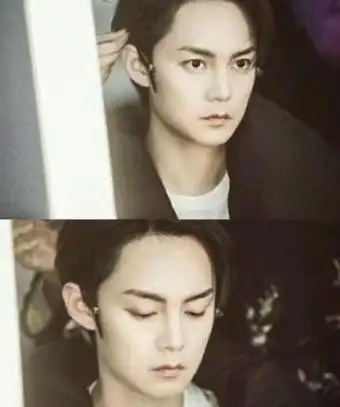 尹正出道时被誉为"小张国荣",他的颜值可谓是毋庸置疑.