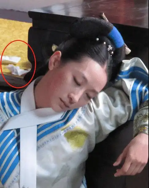 让人忍俊不禁的电视剧穿帮镜头,三国场景里居然出现直升机,太意外了