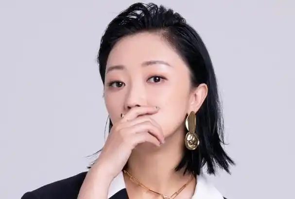 演员张瑶:20岁选秀夺冠,剃光头与蒋雯丽飙戏,两次逼婚圈内大佬