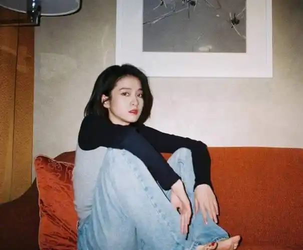 原创张雪迎跟风自爆童年照被调侃像个假小子真是女大十八变