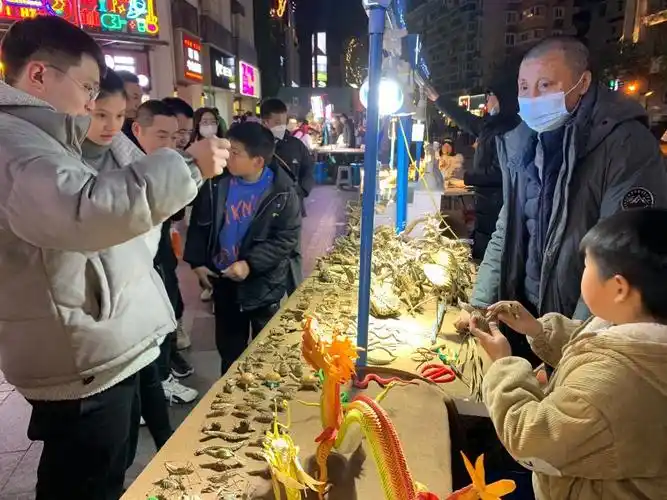 夜市摊位点亮我的生活——杭州武林夜市摊主走访记_邯郸新闻网