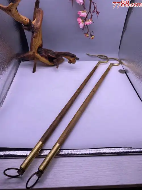 鸟笼挂钩一对,尺寸56厘米,品相如图,200包快递