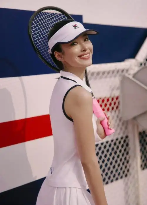 杨采钰打网球好飒