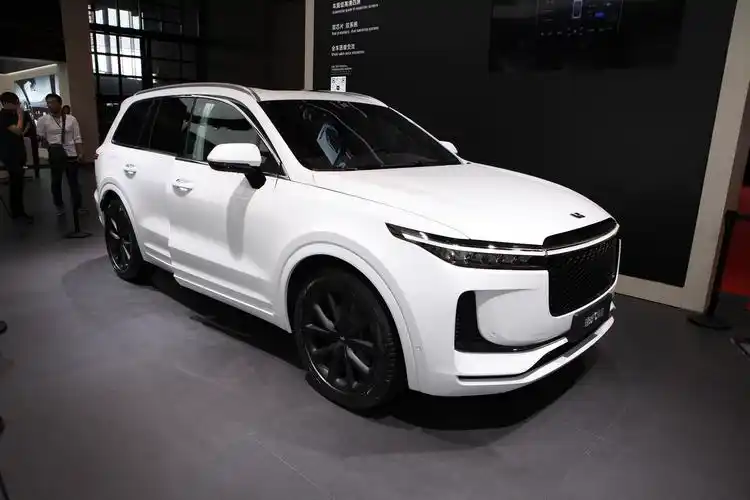 理想one壁纸_理想one_理想one车展图片_2/379张图片_理想one白色/整车