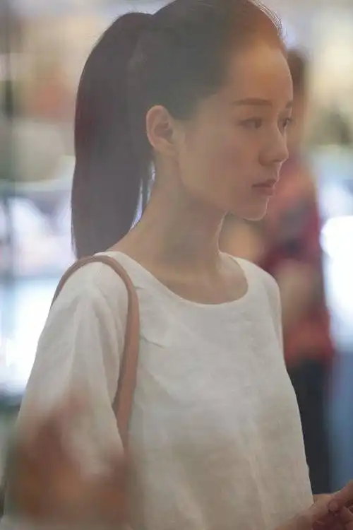 双胞胎姐妹的扮演者是演员杨诚诚,宁馨儿宁芳儿是两个完全不同性格的