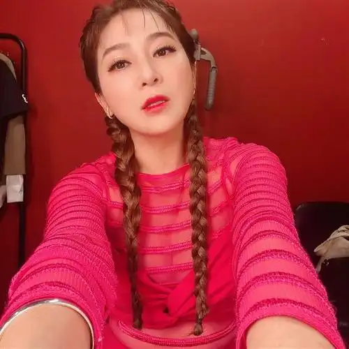 王彩桦2女儿仙气勾魂!电眼微露小蛮腰,网友直呼太正了