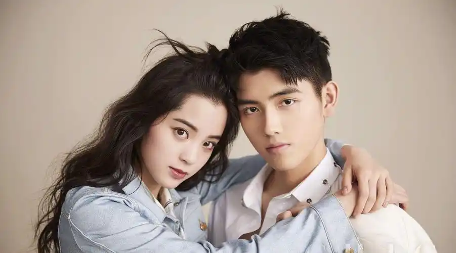 两人还曾一起合影,社交网站上也有晒出欧阳娜娜与陈雨昂的合影照片