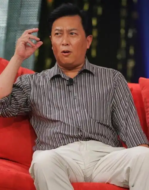 老戏骨唐国强一生经历两次婚姻一次让他被骂一次让他逆袭